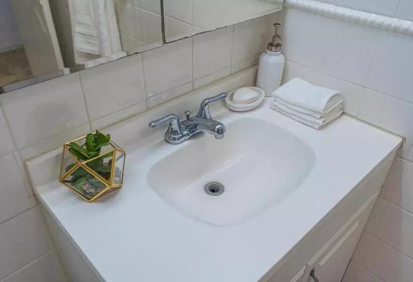 Ilikai Hotel With Ocean View