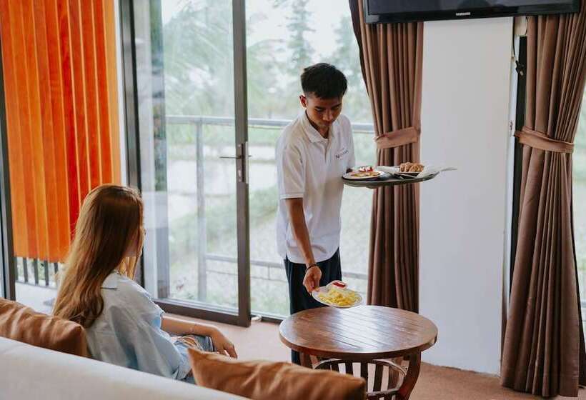 Nirvana Hotel Resort Tetebatu