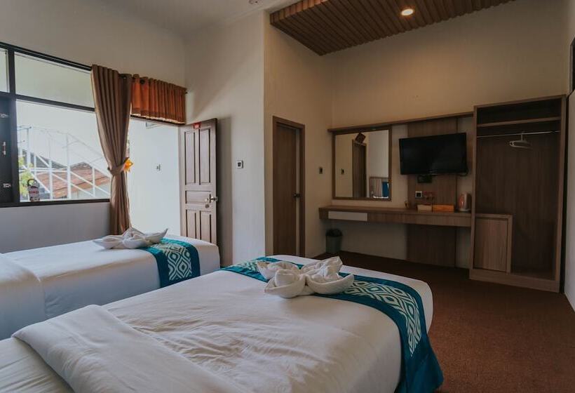 Nirvana Hotel Resort Tetebatu