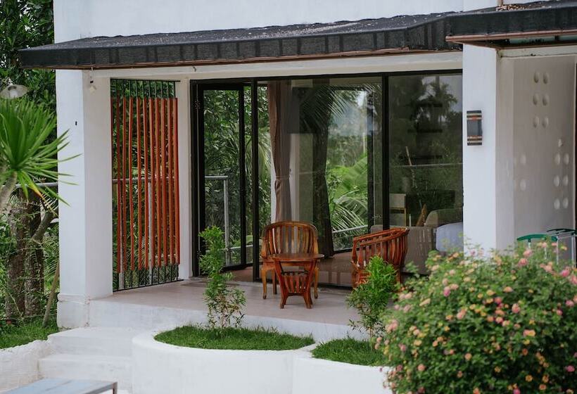 Nirvana Hotel Resort Tetebatu