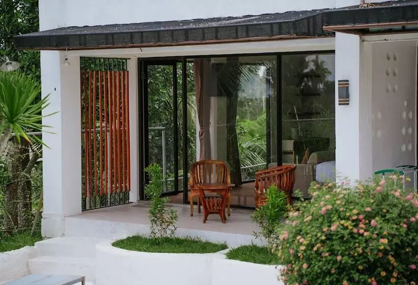 Nirvana Hotel Resort Tetebatu