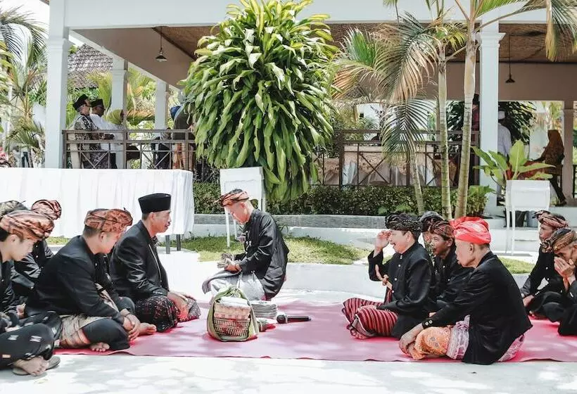 Nirvana Hotel Resort Tetebatu
