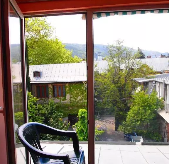 پانسیون Green Stairs Guest House