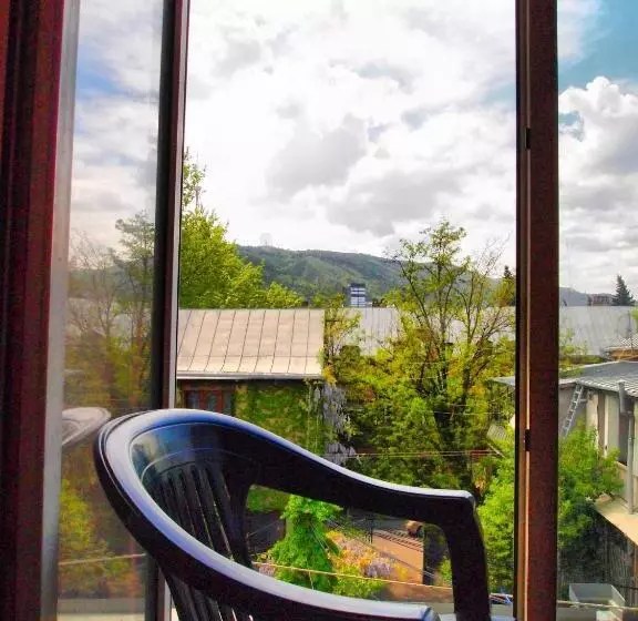پانسیون Green Stairs Guest House