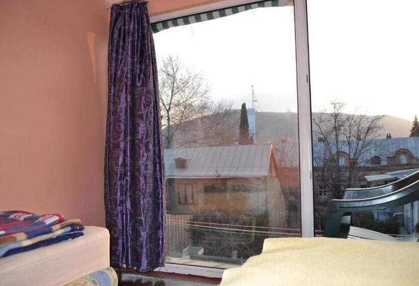 پانسیون Green Stairs Guest House