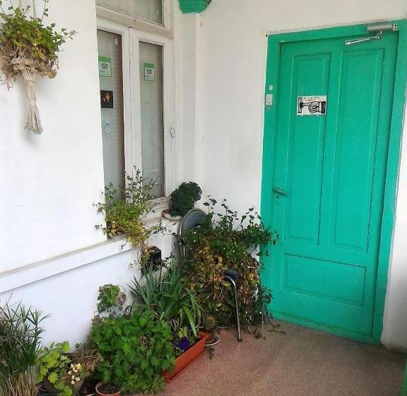 پانسیون Green Stairs Guest House