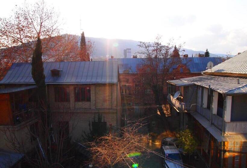 پانسیون Green Stairs Guest House