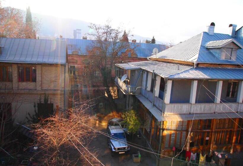 پانسیون Green Stairs Guest House