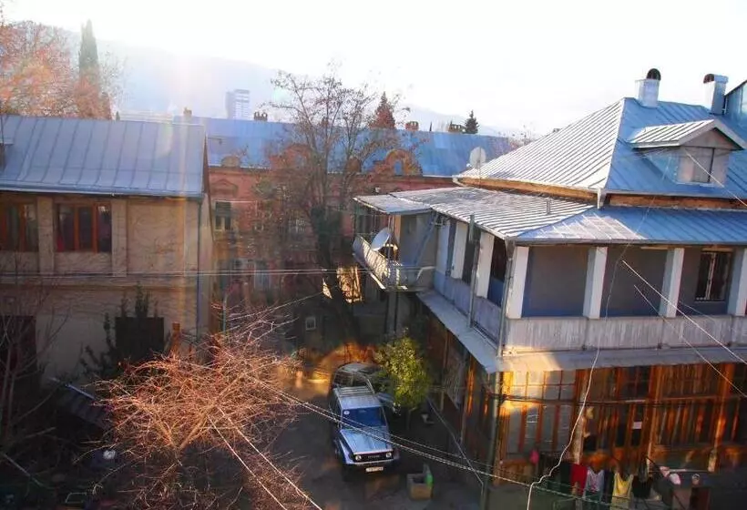 پانسیون Green Stairs Guest House