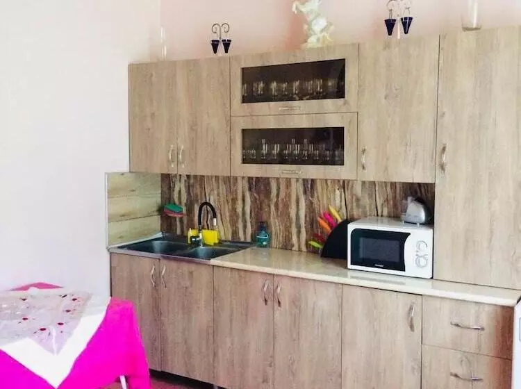 پانسیون Guest House Racha