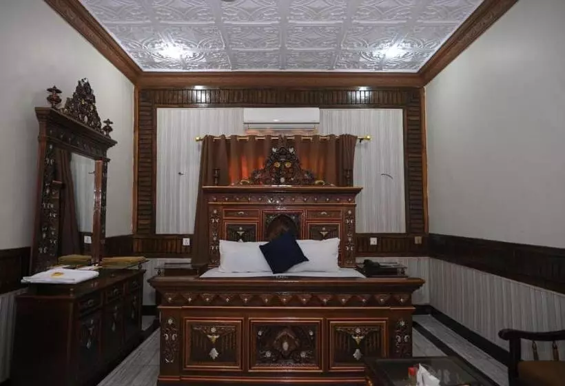 پانسیون Serina Inn