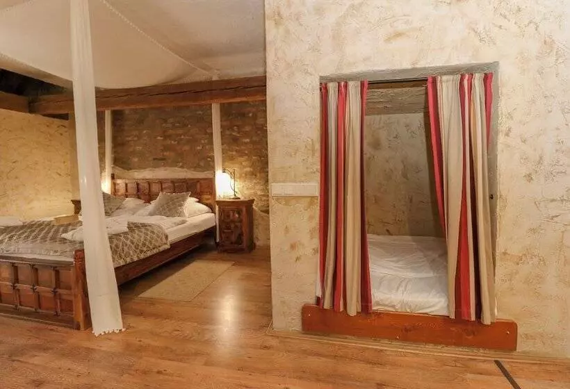 Hotelli Puchner Castle