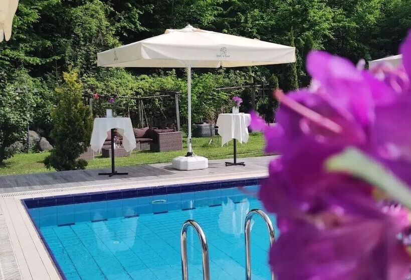 Feel & Live Hotel Villas Restaurant