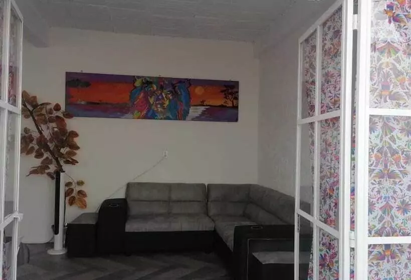 مسافرخانه Alojamiento Colors