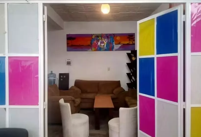 مسافرخانه Alojamiento Colors