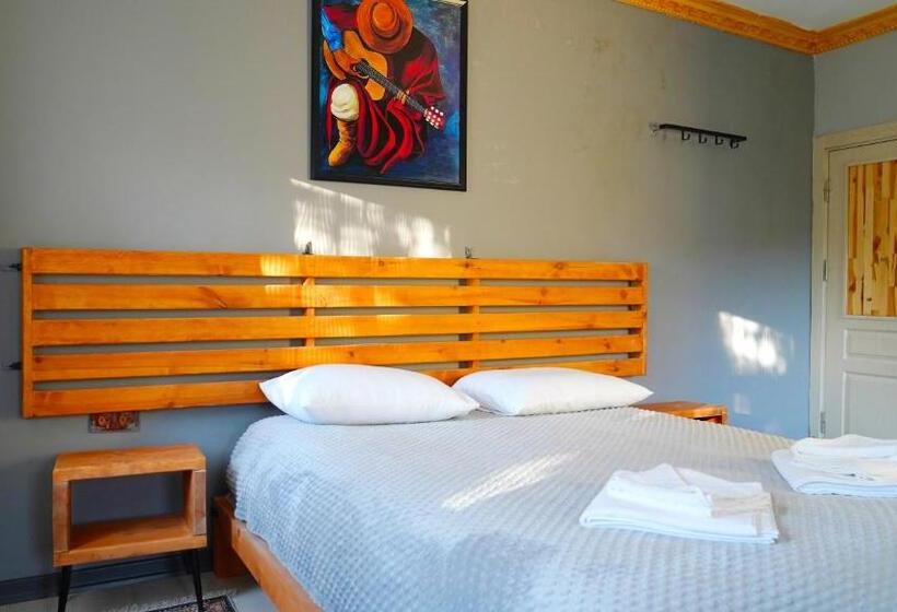 هتل Alpha Stone House