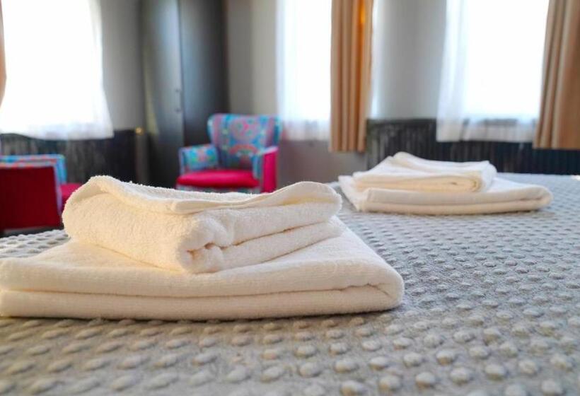 هتل Alpha Stone House