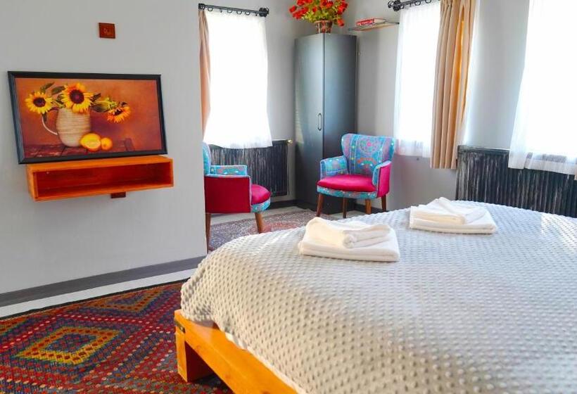 هتل Alpha Stone House