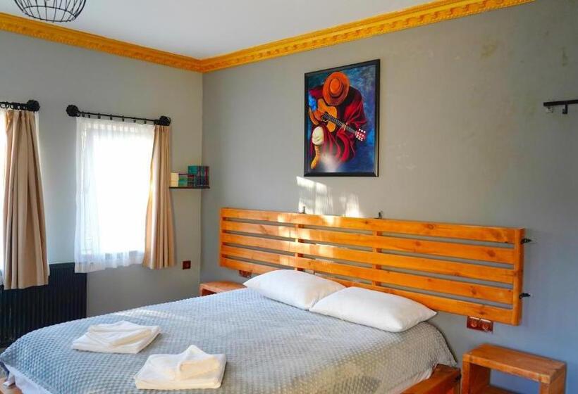 هتل Alpha Stone House