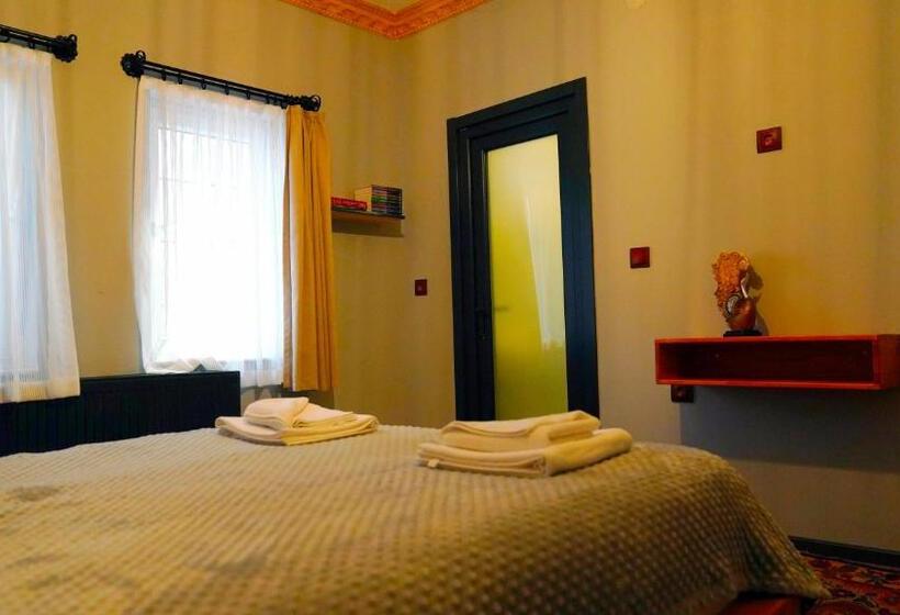 هتل Alpha Stone House