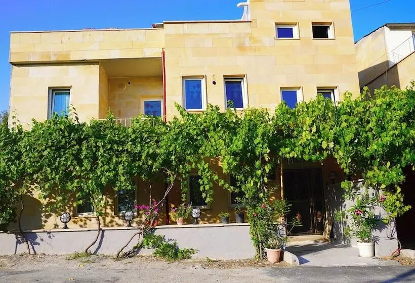 Hotelli Alpha Stone House