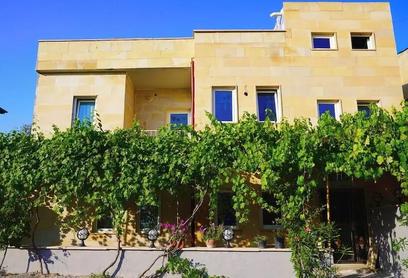 Hotelli Alpha Stone House