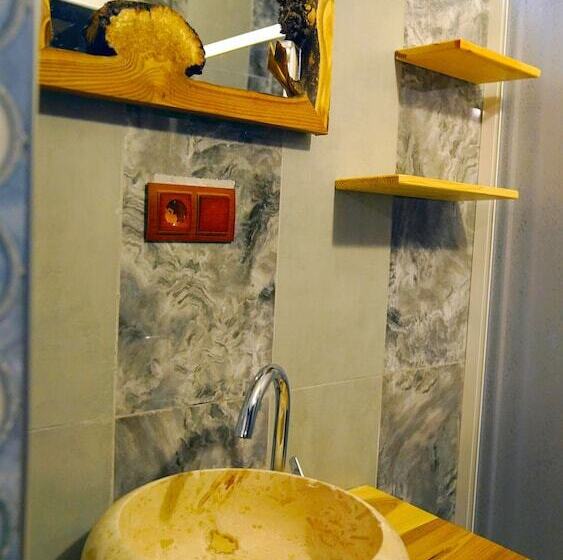 هتل Alpha Stone House