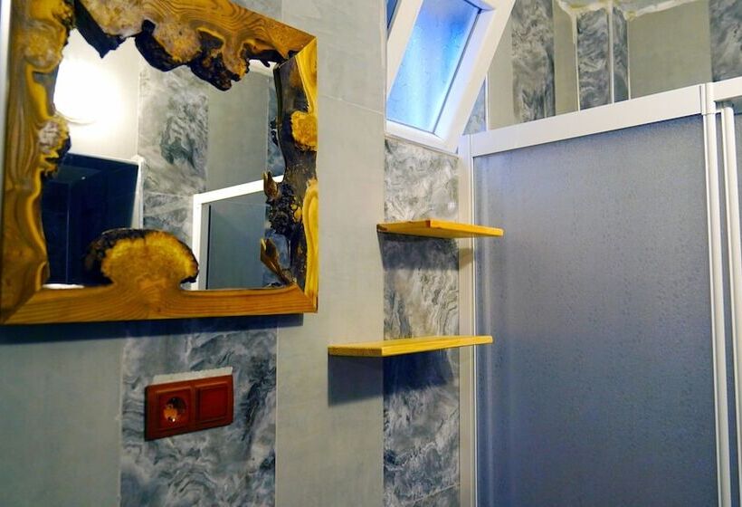 هتل Alpha Stone House