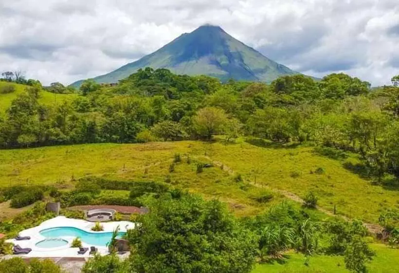 هتل Confort Arenal