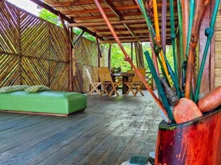 호텔 Hostal Halaliku