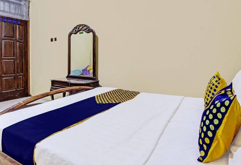 בית מלון כפרי Spot On 92188 Ndalem Eyang Guesthouse Syariah