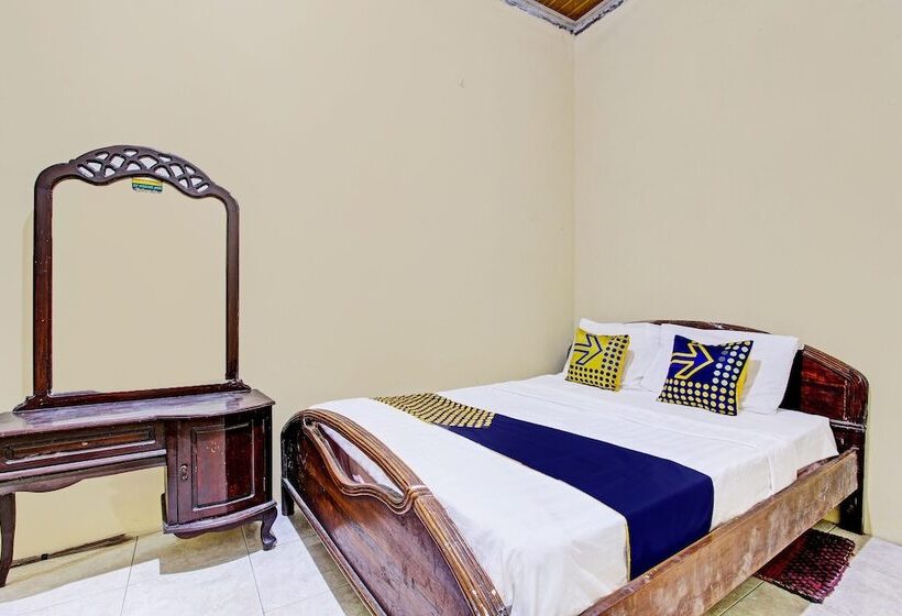 בית מלון כפרי Spot On 92188 Ndalem Eyang Guesthouse Syariah