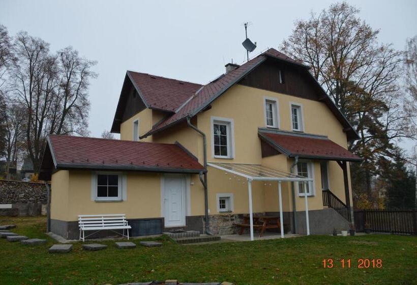 펜션 Penzion Pod Kostelem