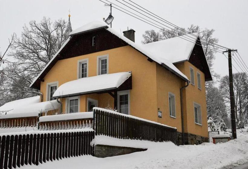 펜션 Penzion Pod Kostelem