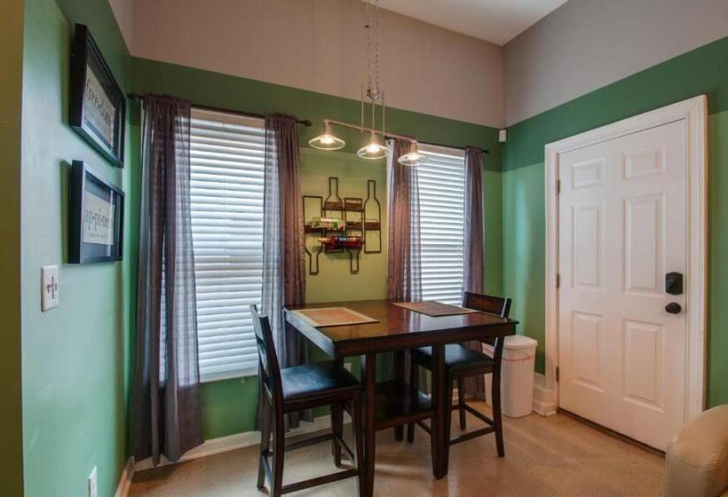 پانسیون Rick S Downtown Nashville Guest House