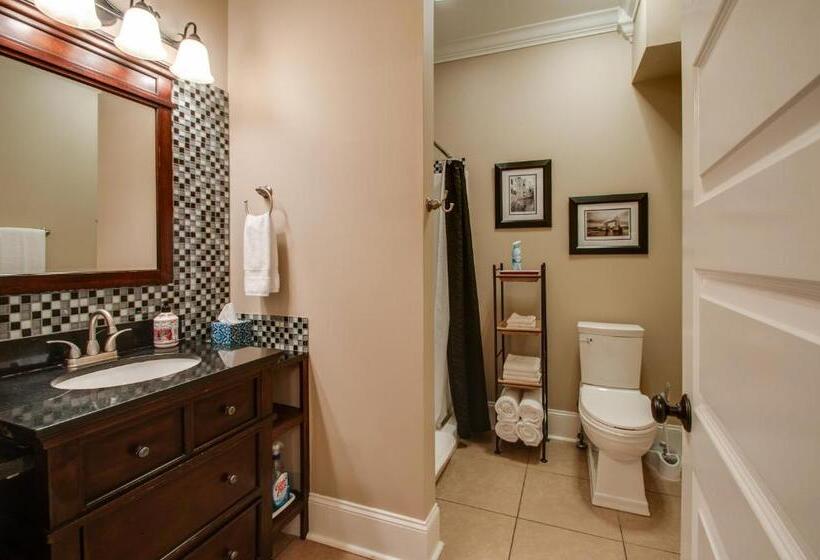 پانسیون Rick S Downtown Nashville Guest House