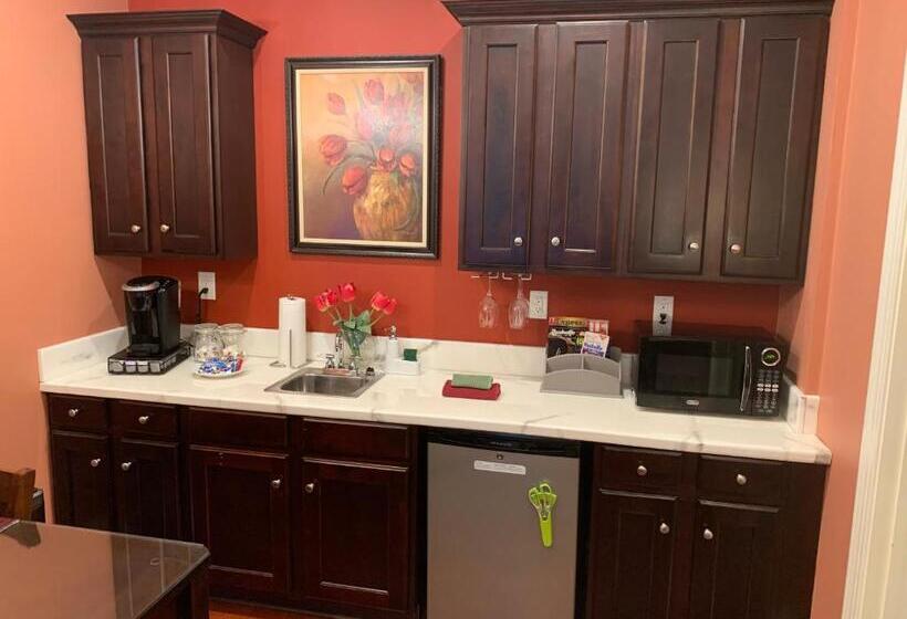 پانسیون Rick S Downtown Nashville Guest House