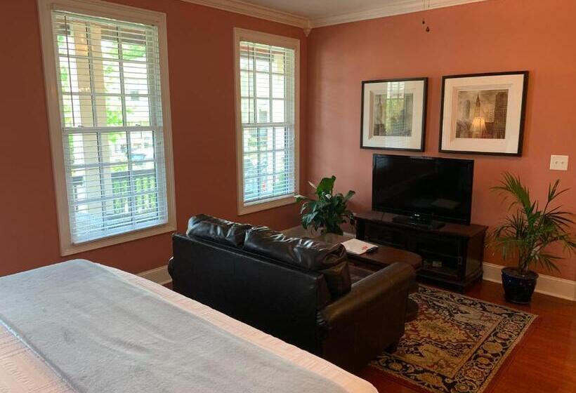 پانسیون Rick S Downtown Nashville Guest House