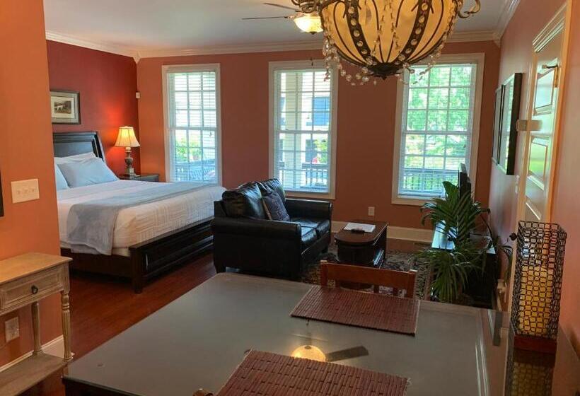 پانسیون Rick S Downtown Nashville Guest House