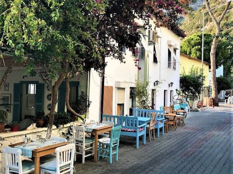 Pension Smyrna Uzuncarsi