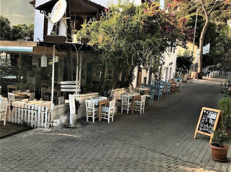 Pension Smyrna Uzuncarsi