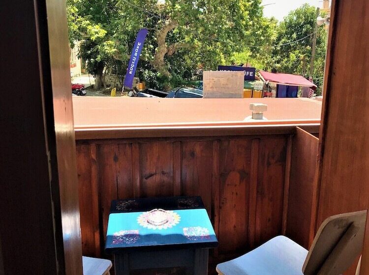 Pension Smyrna Uzuncarsi