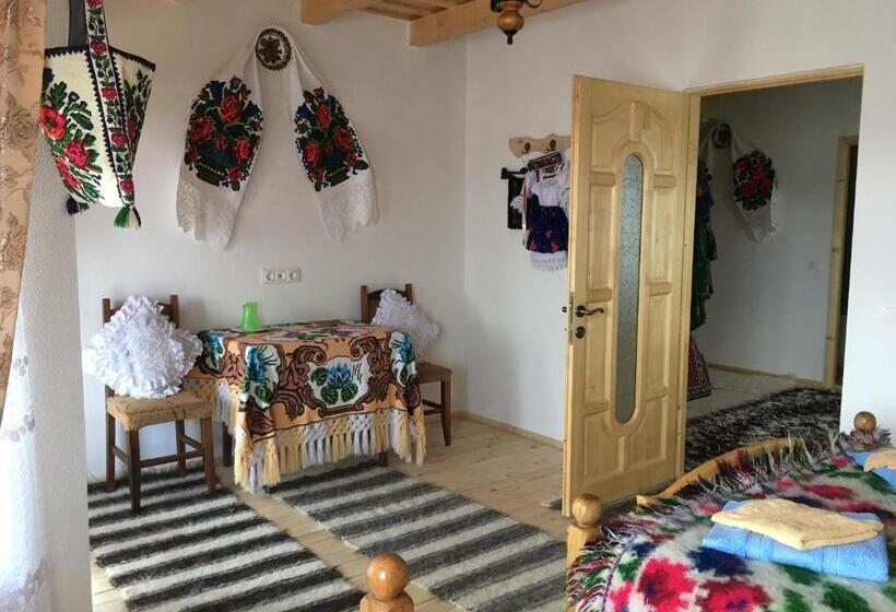 ペンション Sub Creasta Cocosului