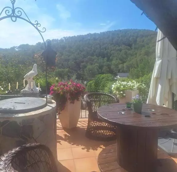 تختخواب و صبحانه Au Jardin D Armand