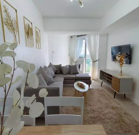 تختخواب و صبحانه Azure 1 Bed Room Huge Balcony