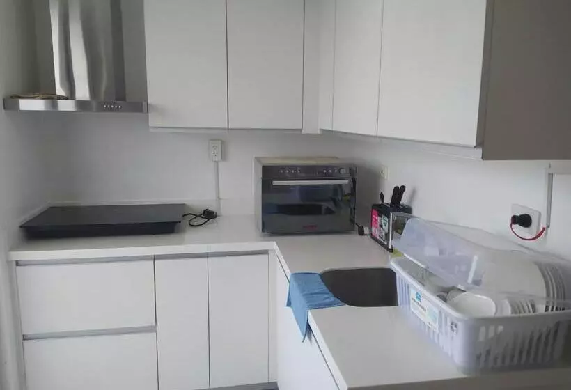 تختخواب و صبحانه Azure 1 Bed Room Huge Balcony