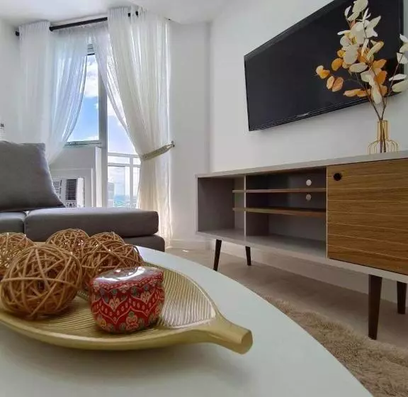 تختخواب و صبحانه Azure 1 Bed Room Huge Balcony