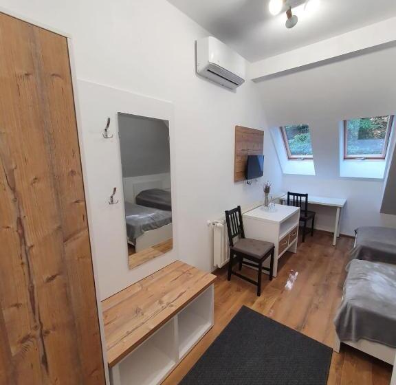 مبيت وإفطار Pensiunea Nossa Panzió