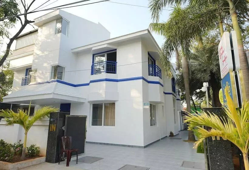 Hotelli Bay Breeze Suites