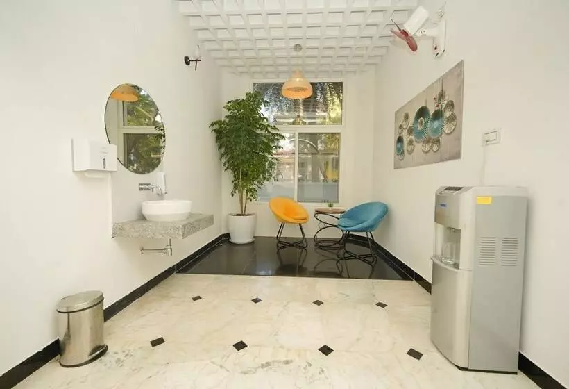 Hotelli Bay Breeze Suites